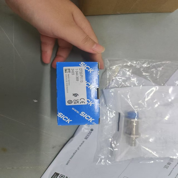 SICK西克激光位移传感器OL1S/OL1E-R1010A13