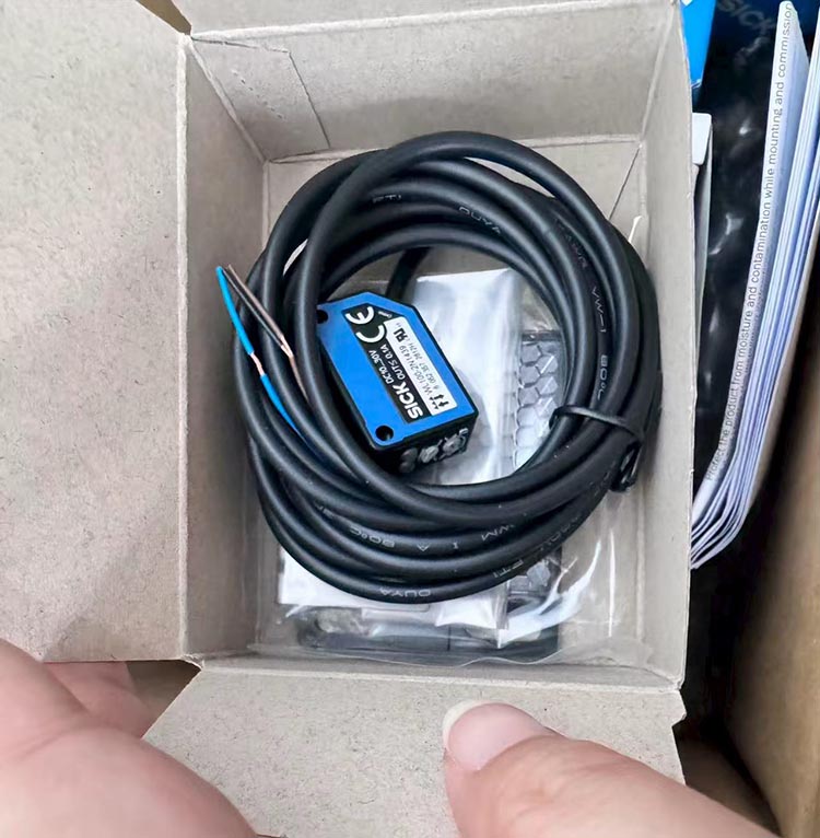 德国SICK西克WL100-2N1439光电传感器10-30VDC NPN输出IP67防护