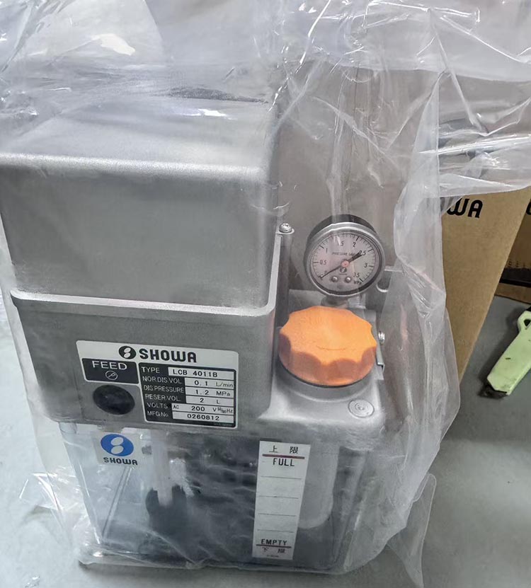 日本SHOWA昭和 LCB4 电动润滑单元 机床集中润滑油泵 原装
