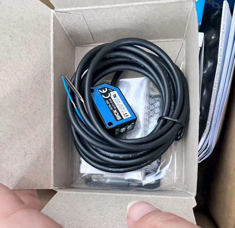 德国SICK西克WL100-2N1439光电传感器10-30VDC NPN输出IP67防护