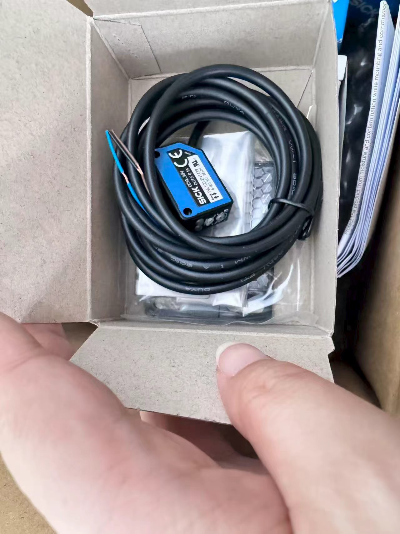微信图片_20260604145544_80_9.jpg 德国SICK西克WL100-2N1439光电传感器10-30VDC NPN输出IP67防护(图2)